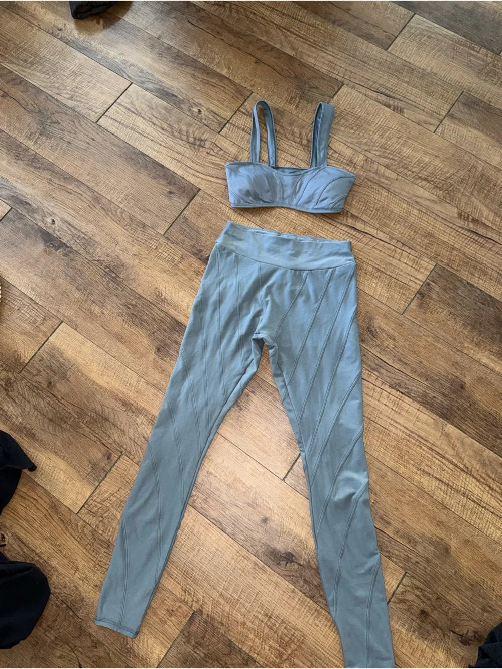 Alo yoga dusty blue/gray set RARE